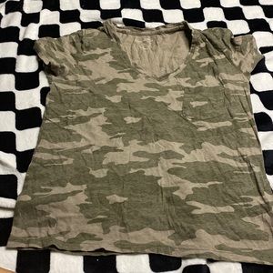 Shirt size XS but can fit like a M